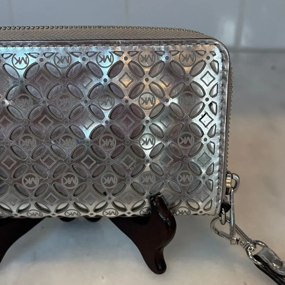 Michael Kors Wallet Leather Jet Set Travel Medium Flower Perforated Metallic